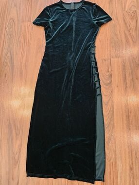Short-Sleeve Velvet Maxi Dress with Side Slit Button Detail - Dark Green